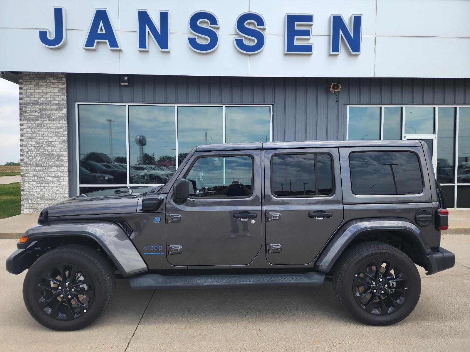 2025 Jeep Wrangler 4xe Sahara