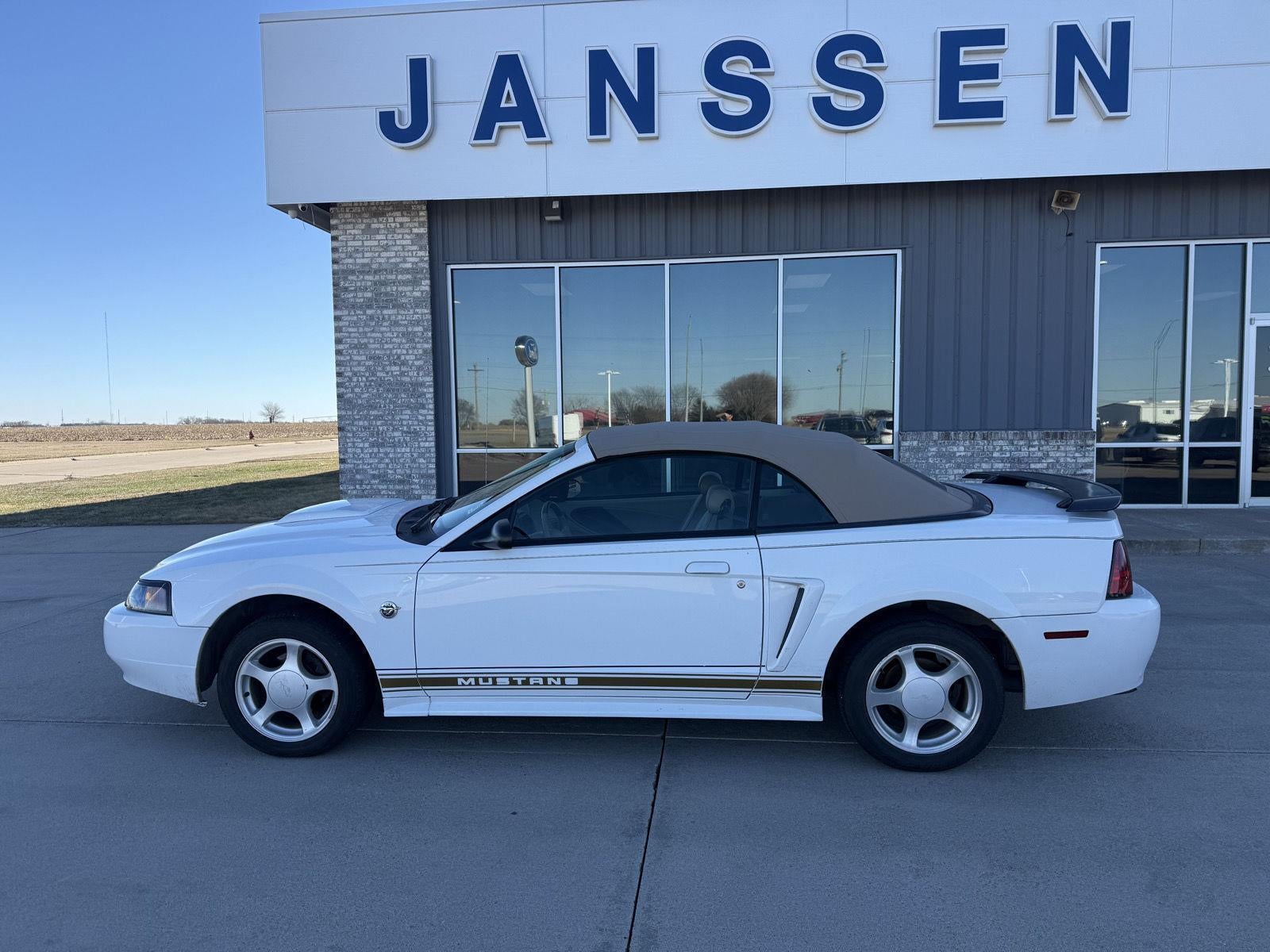 Used 2004 Ford Mustang Deluxe with VIN 1FAFP44664F173932 for sale in York, NE