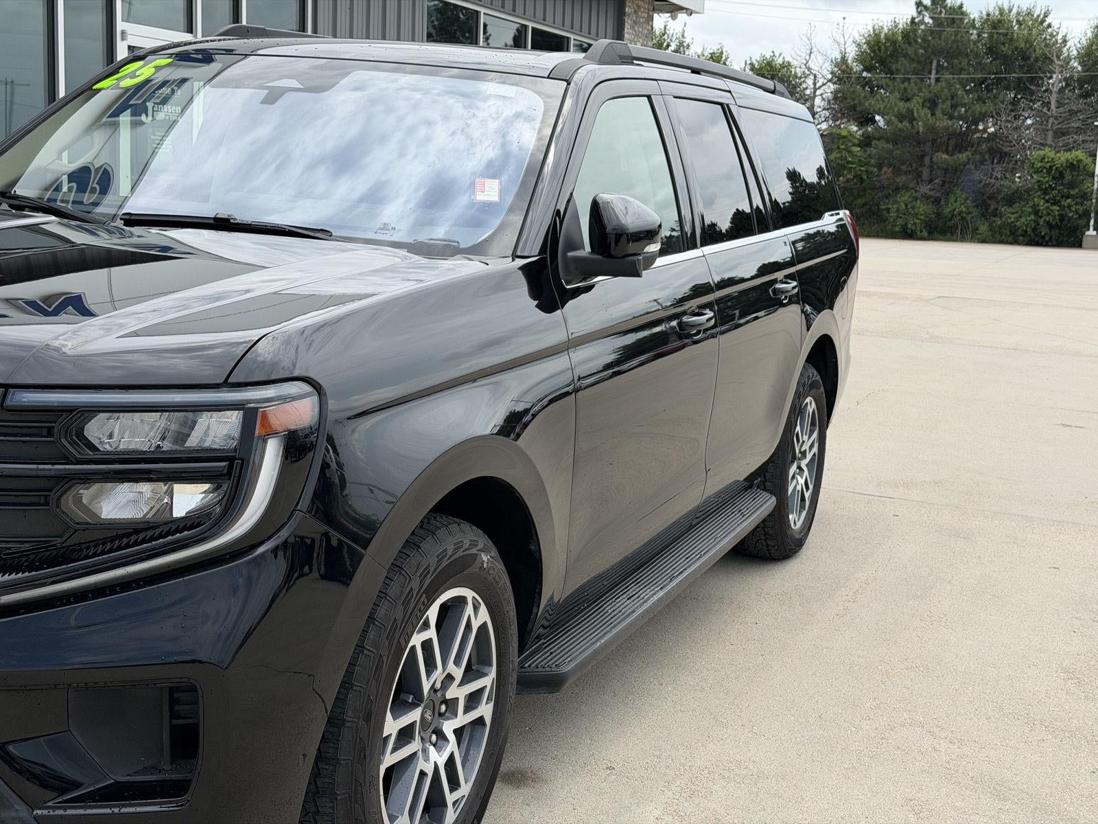 2025 Ford Expedition Max Active