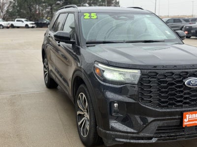 2025 Ford Explorer ST-Line