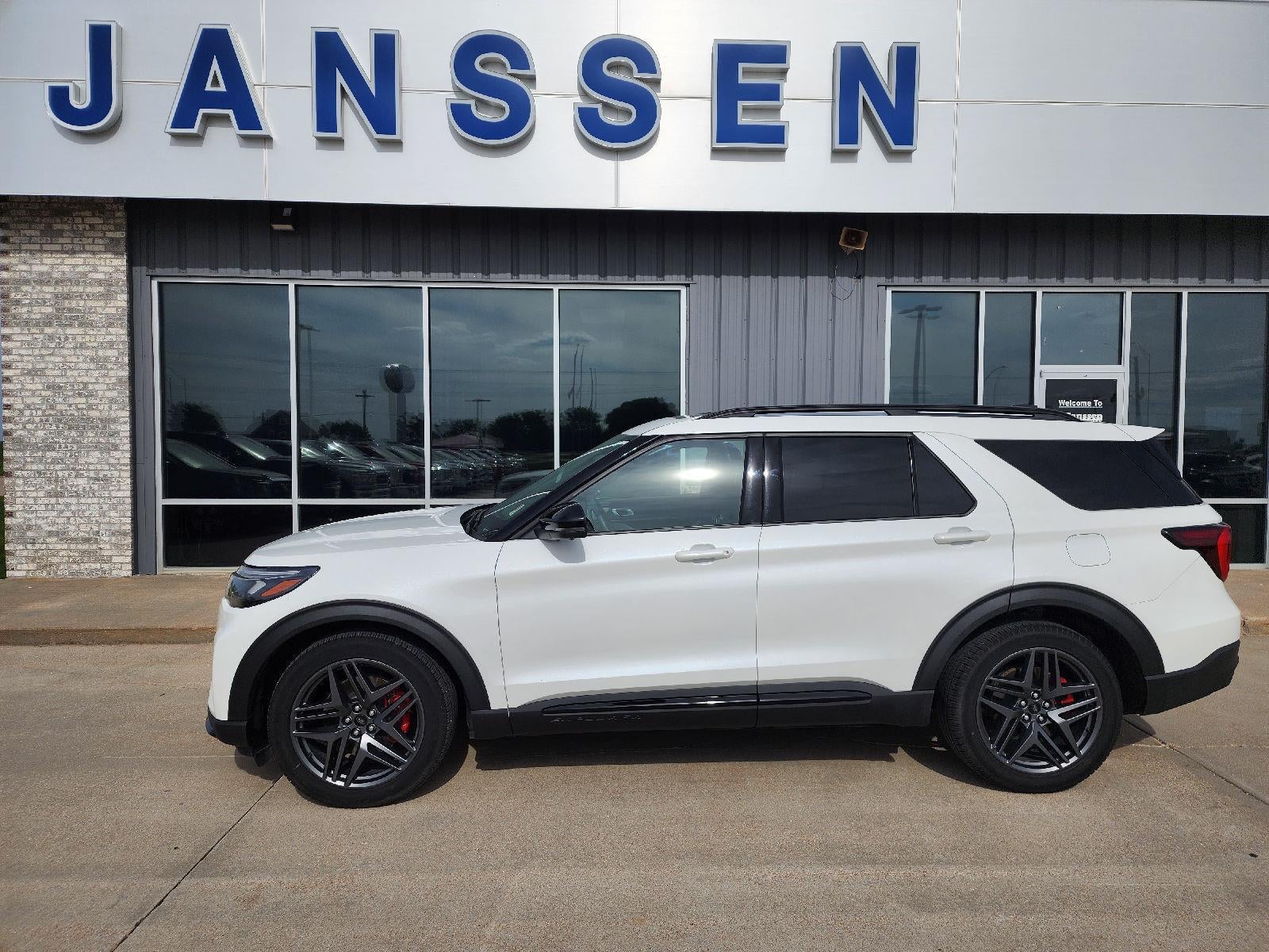 2025 Ford Explorer ST 4WD (PL535)'s photo