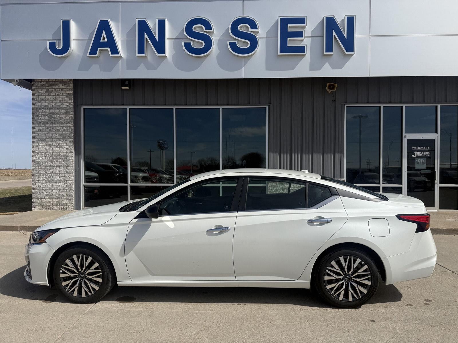 2025 Nissan Altima SV