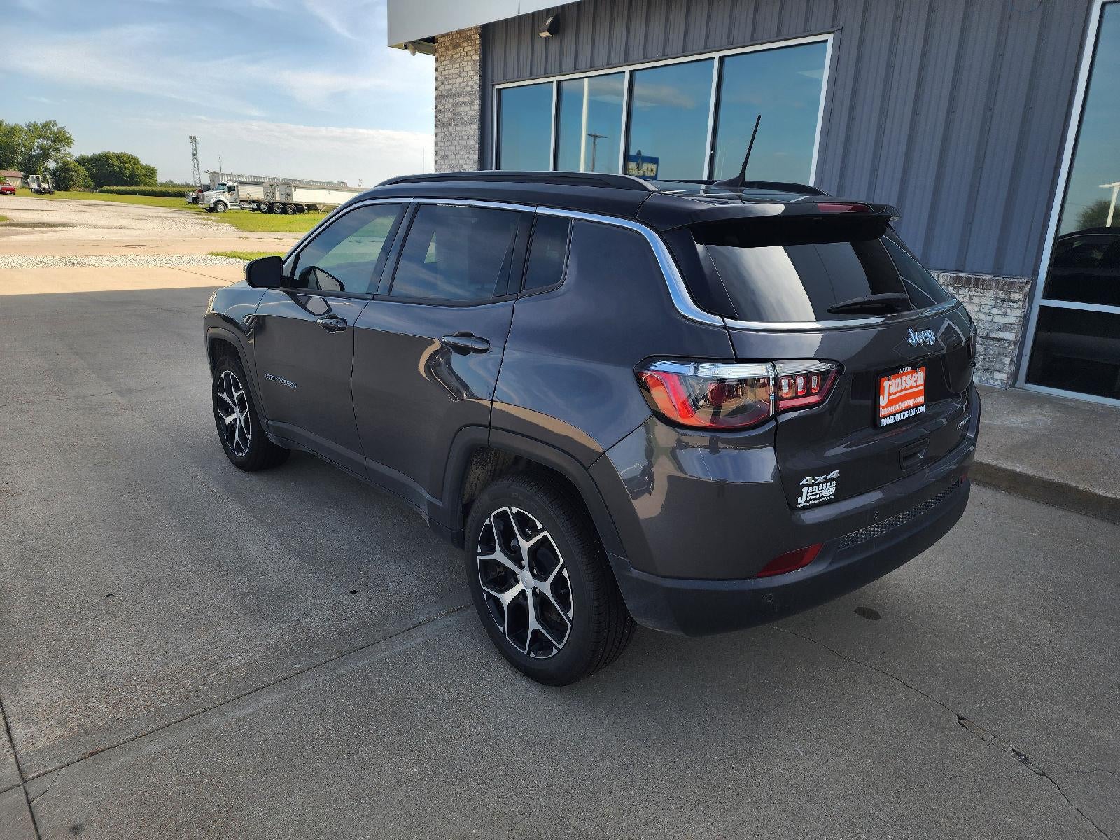 2024 Jeep Compass Limited - Photo 30