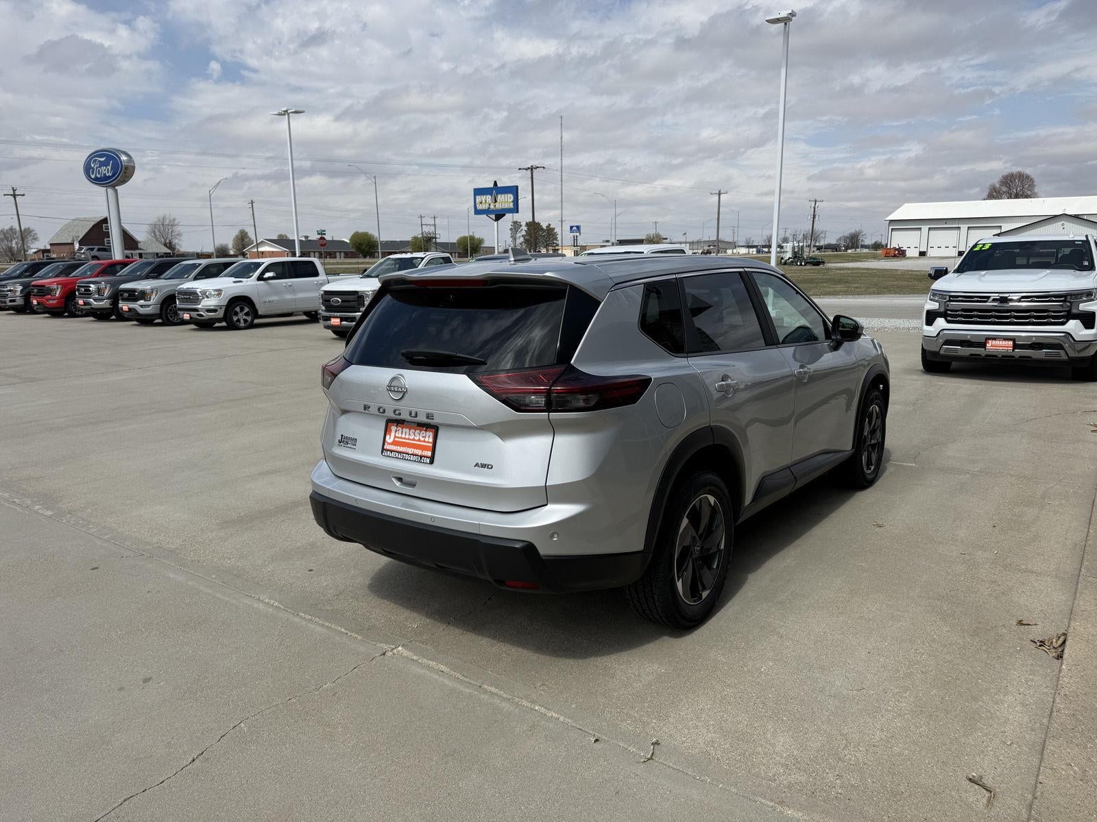 2025 Nissan Rogue SV