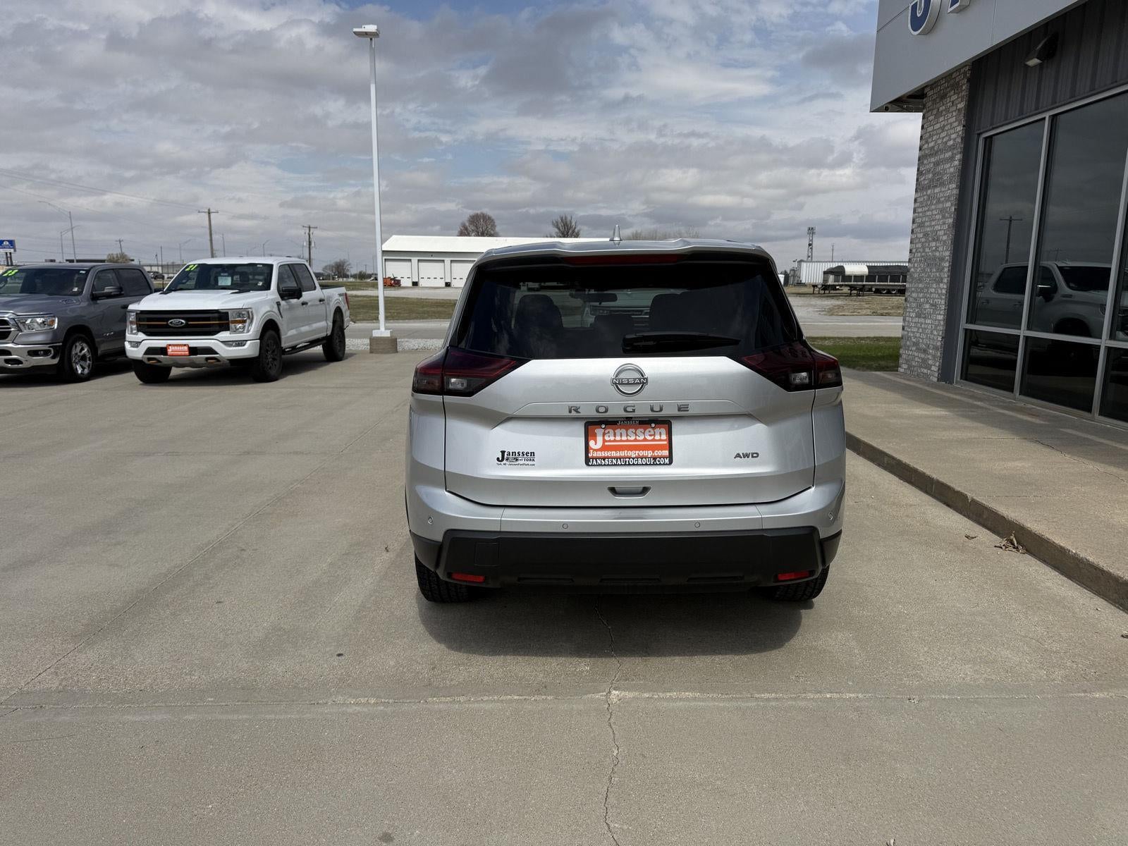 2025 Nissan Rogue SV