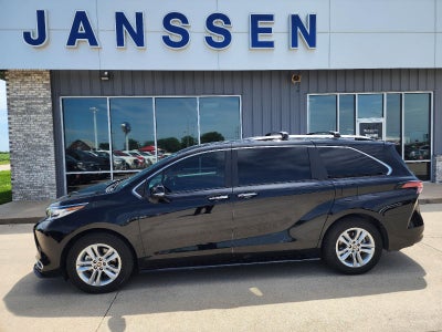2023 Toyota Sienna Limited