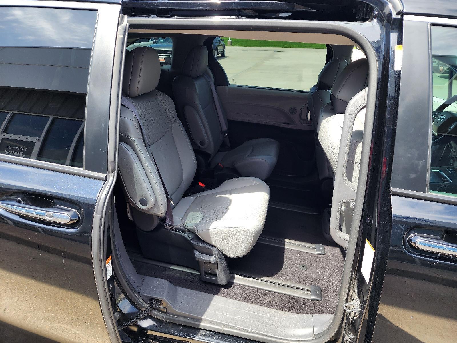 2023 Toyota Sienna Limited