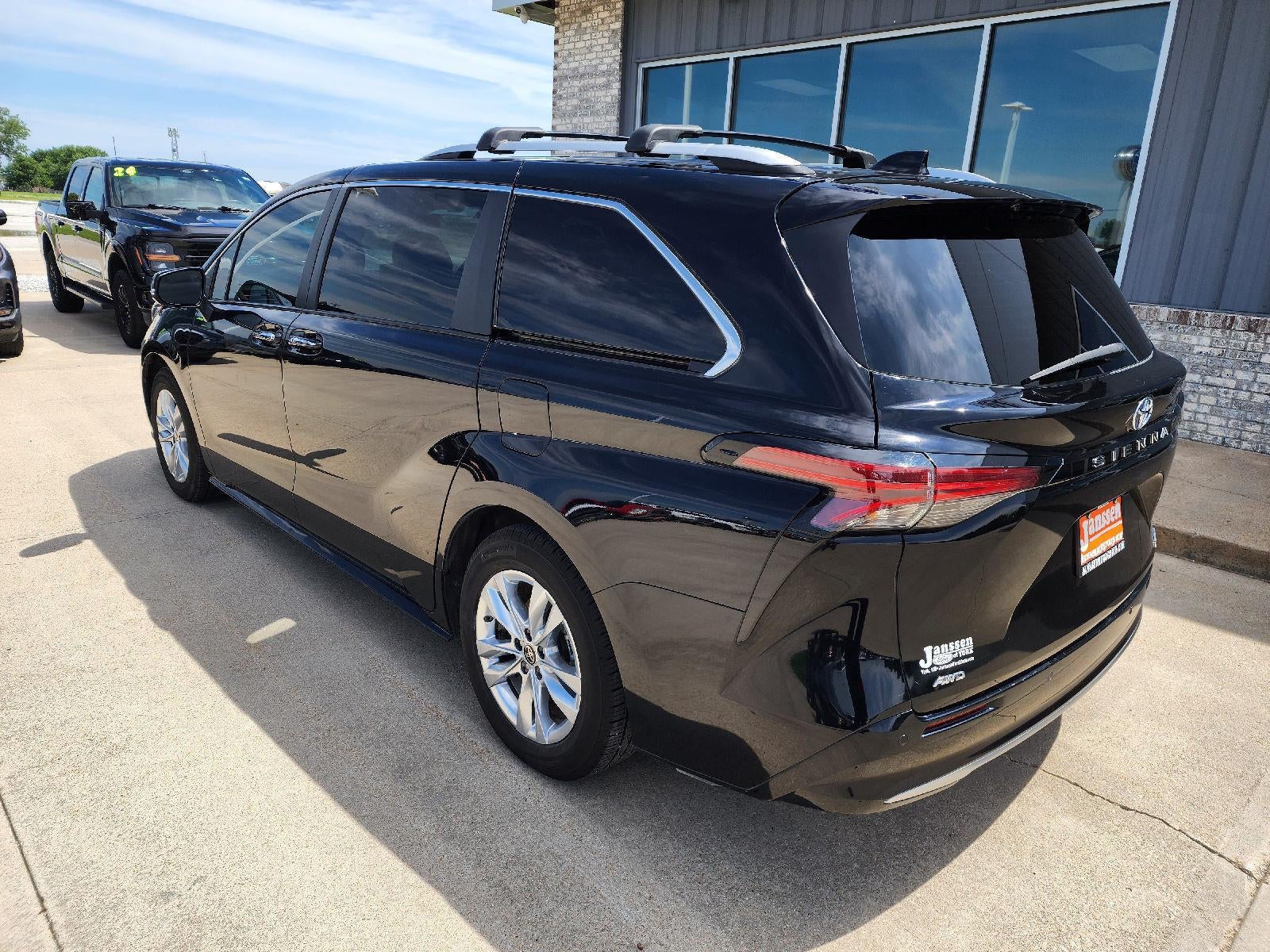 2023 Toyota Sienna Limited